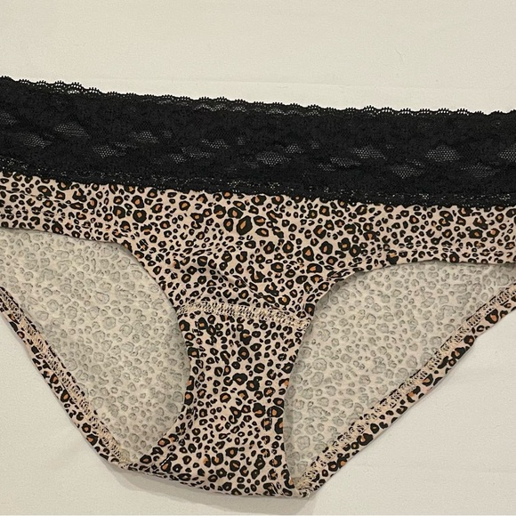 NEW WITH TAGS VICTORIA’S SECRET 2 PK SIZE S CHEETAH HIPHUGGER PANTIES - Picture 2 of 4